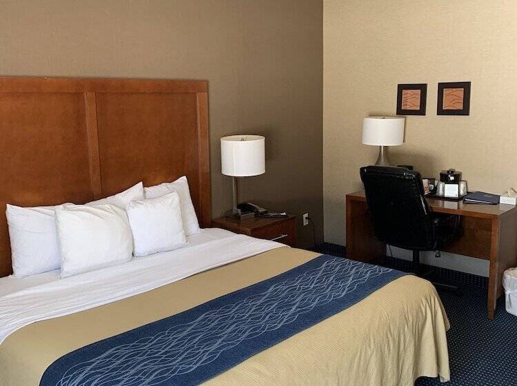 Отель Comfort Inn Crystal Lake Algonquin