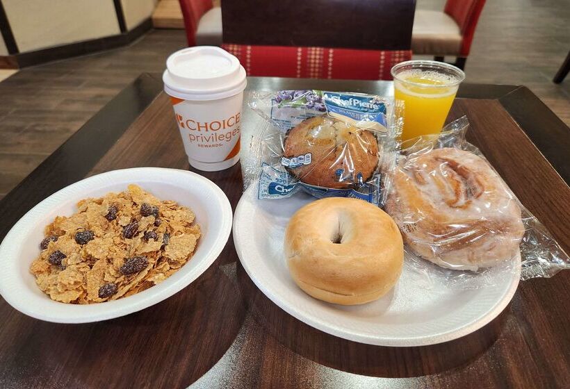 هتل Comfort Inn Near Downtown & Blue Ridge Pkwy