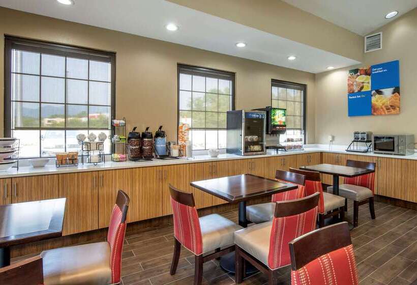 هتل Comfort Inn Near Downtown & Blue Ridge Pkwy