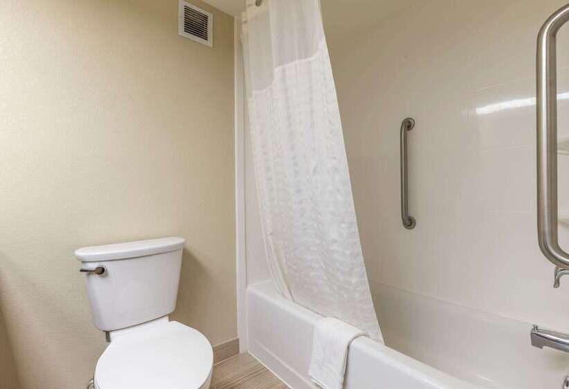 هتل Comfort Inn Near Downtown & Blue Ridge Pkwy