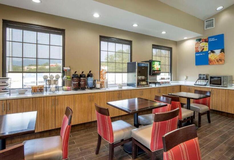 هتل Comfort Inn Near Downtown & Blue Ridge Pkwy
