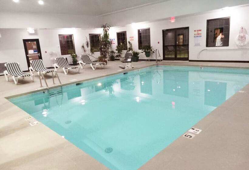هتل Comfort Inn Near Downtown & Blue Ridge Pkwy