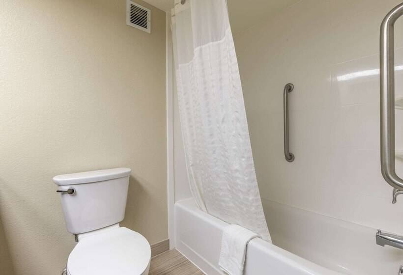 هتل Comfort Inn Near Downtown & Blue Ridge Pkwy