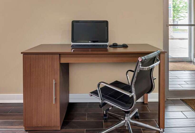 هتل Comfort Inn Muscatine Near Hwy 61