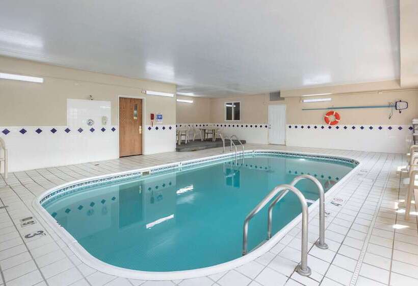 هتل Comfort Inn Muscatine Near Hwy 61