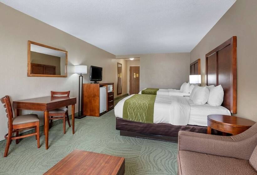 هتل Comfort Inn Muscatine Near Hwy 61