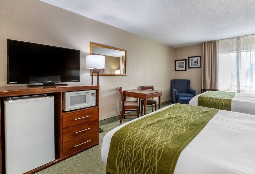 هتل Comfort Inn Muscatine Near Hwy 61