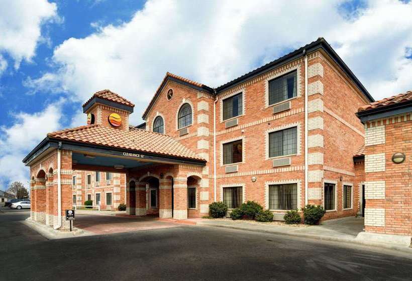 هتل Comfort Inn & Suites