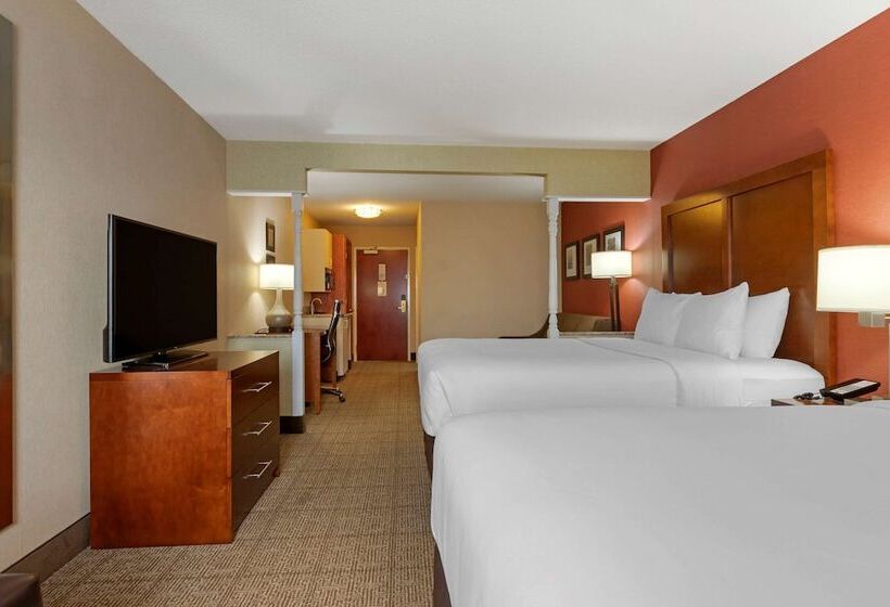 هتل Comfort Inn & Suites