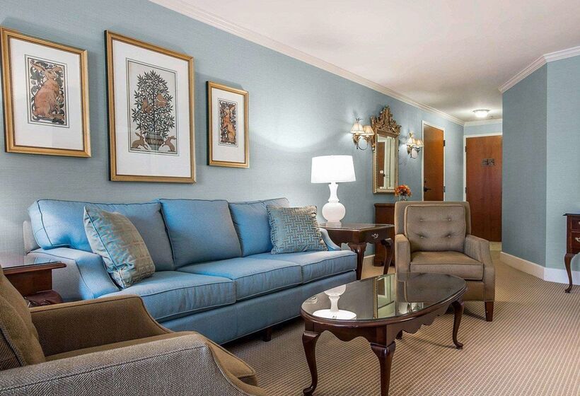 בית מלון כפרי Comfort Inn & Suites Near Burke Mountain