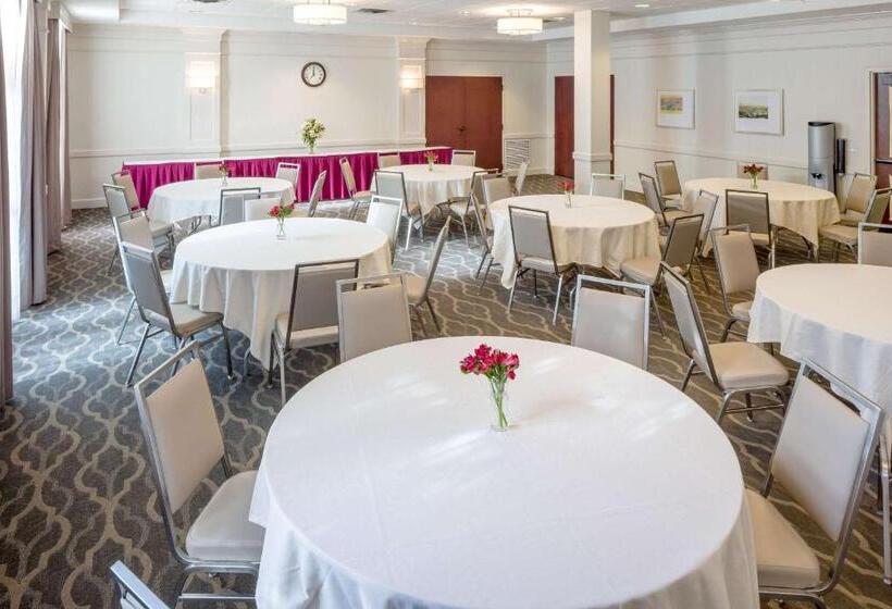 בית מלון כפרי Comfort Inn & Suites Near Burke Mountain