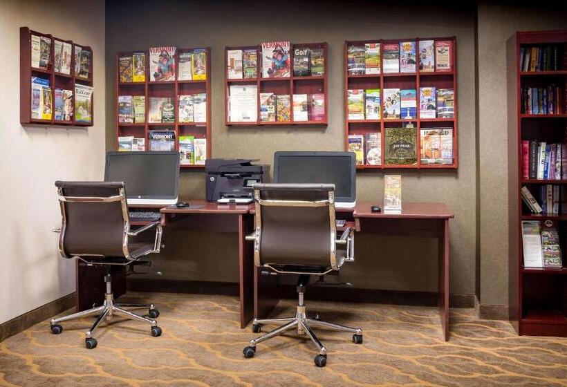 בית מלון כפרי Comfort Inn & Suites Near Burke Mountain