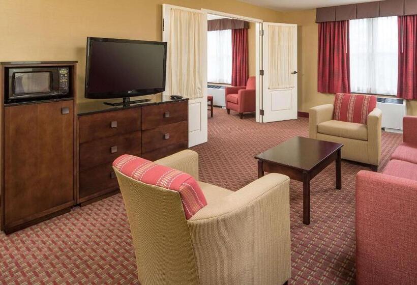 בית מלון כפרי Comfort Inn & Suites Near Burke Mountain