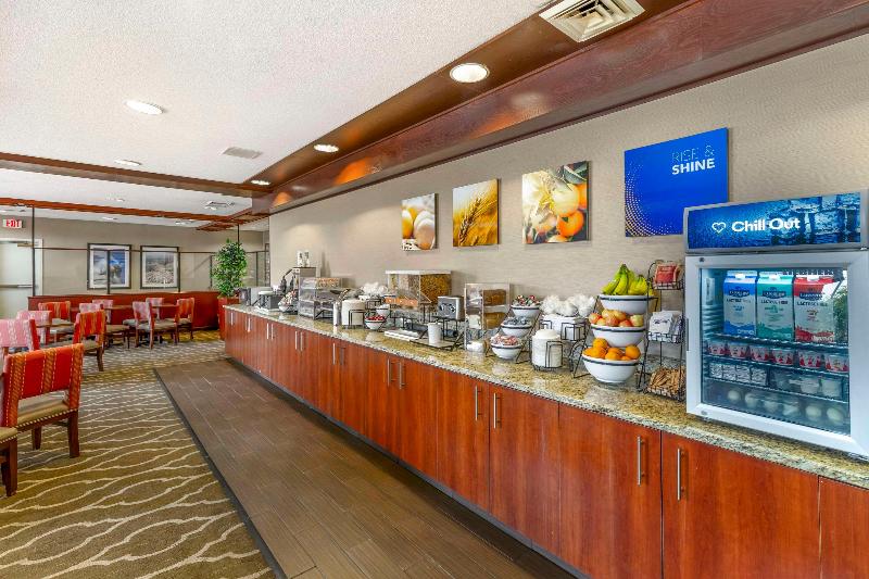 هتل Comfort Inn & Suites