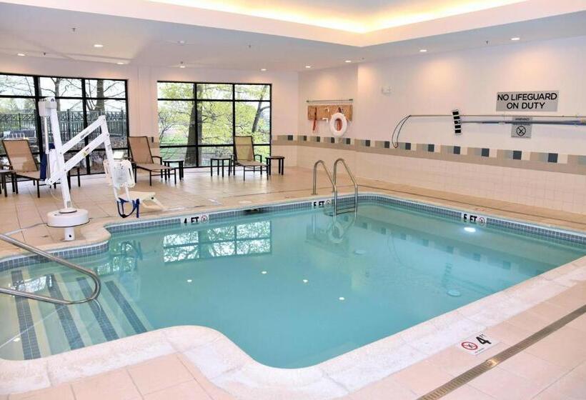 هتل Courtyard By Marriott Boston Waltham