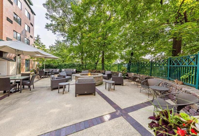 هتل Courtyard By Marriott Boston Waltham