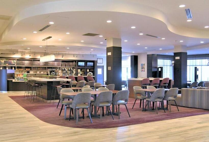 هتل Courtyard By Marriott Boston Waltham