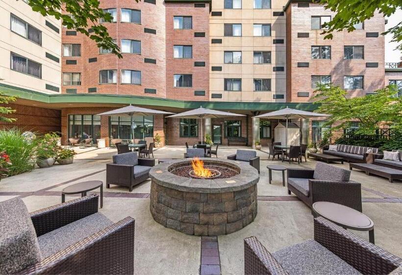 هتل Courtyard By Marriott Boston Waltham