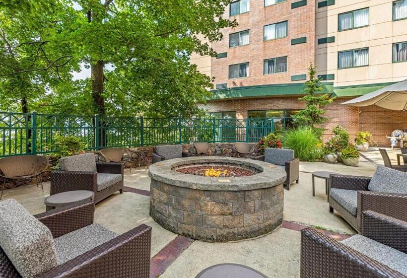 هتل Courtyard By Marriott Boston Waltham