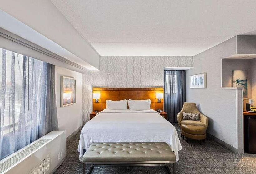 هتل Courtyard By Marriott Boston Waltham