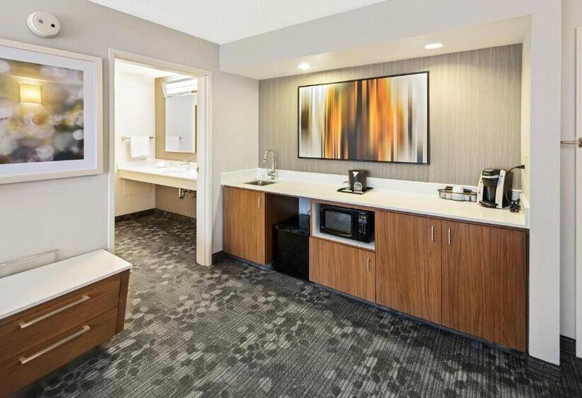 هتل Courtyard By Marriott Bryan College Station