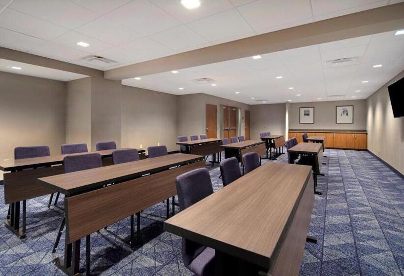 هتل Courtyard By Marriott Cincinnati Airport
