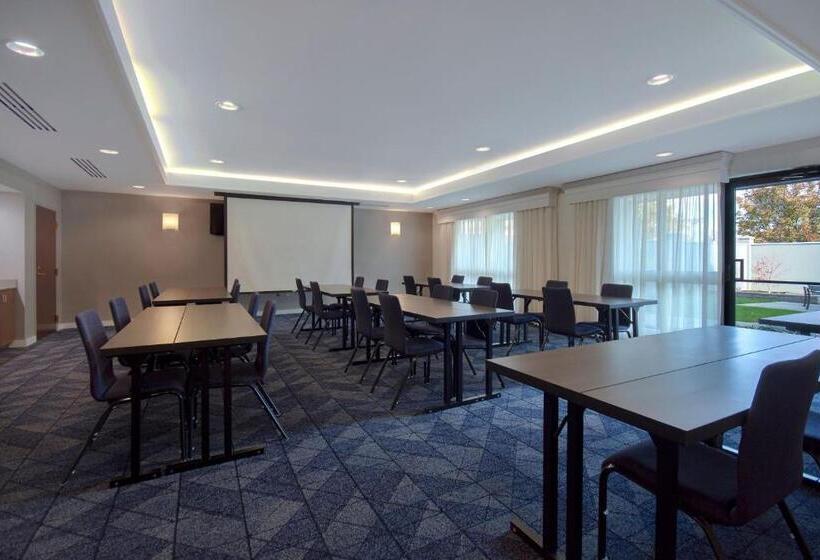 هتل Courtyard By Marriott Cincinnati Airport