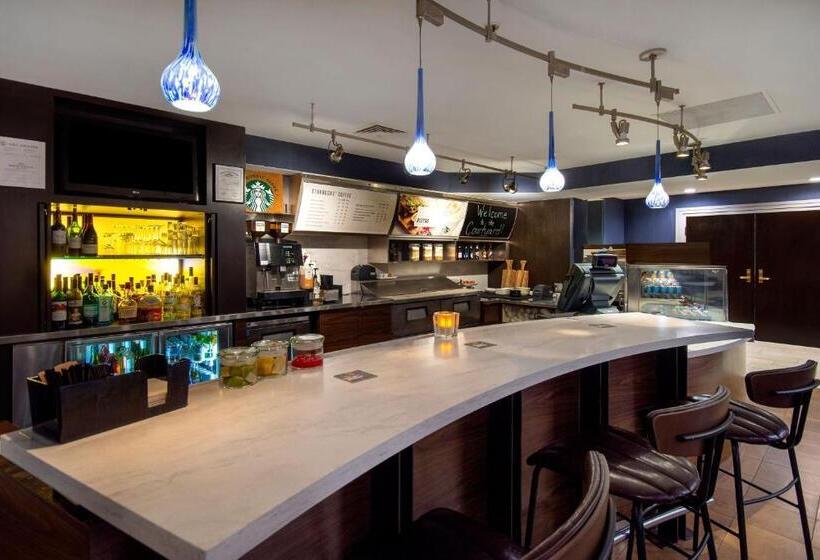 هتل Courtyard By Marriott Cincinnati Airport