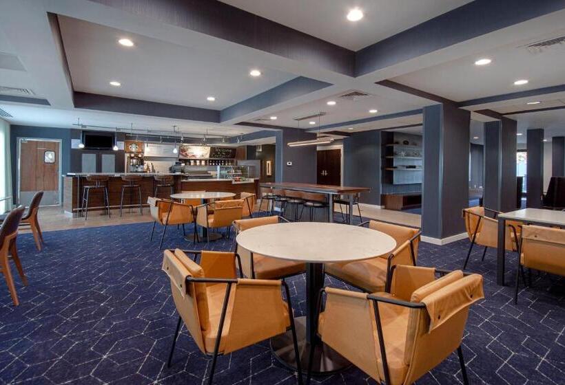 هتل Courtyard By Marriott Cincinnati Airport