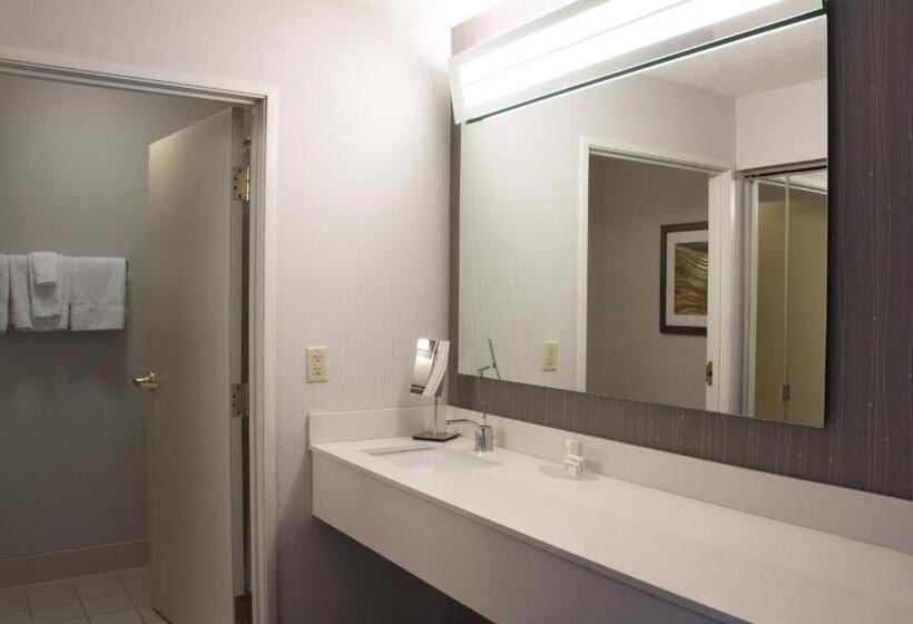 هتل Courtyard By Marriott Colorado Springs South