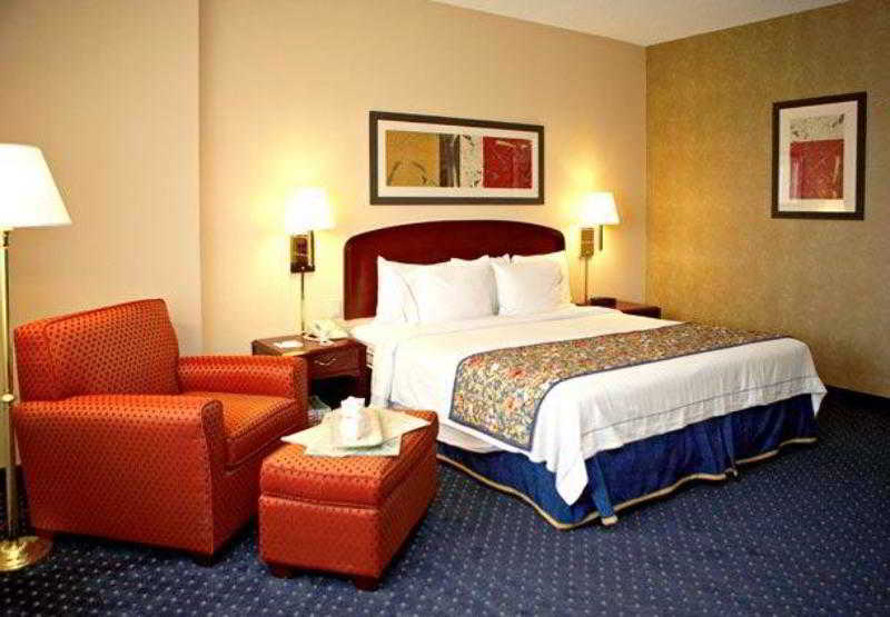 هتل Courtyard Dallas Addison Quorum Drive