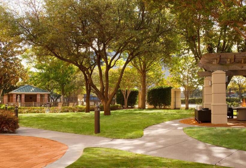 هتل Courtyard Dallas Addison Quorum Drive