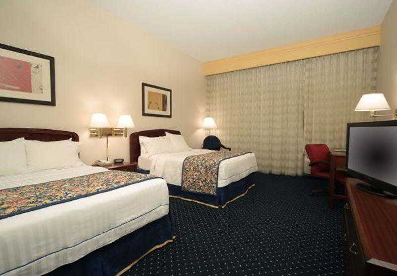 هتل Courtyard By Marriott Dayton North