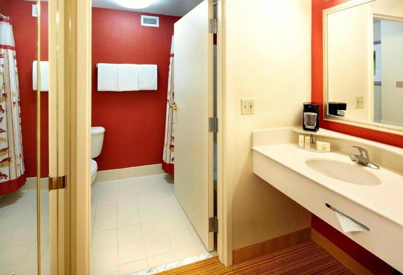 هتل Courtyard Newark Granville