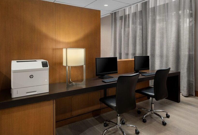 هتل Courtyard By Marriott Seattle Bellevue/downtown