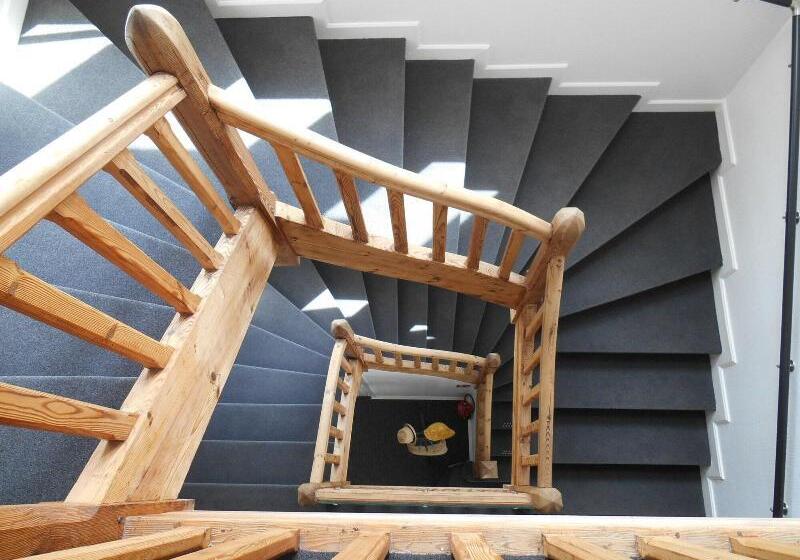 Отель De France