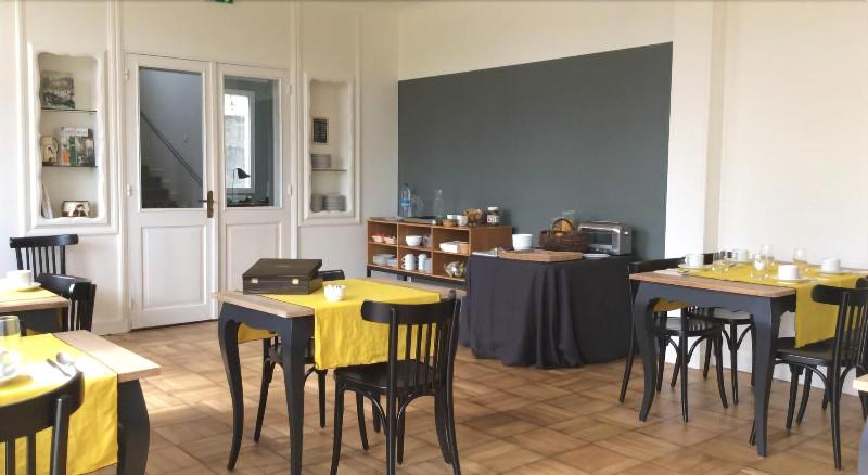 Отель De France