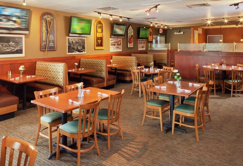 هتل Doubletree By Hilton Greensboro