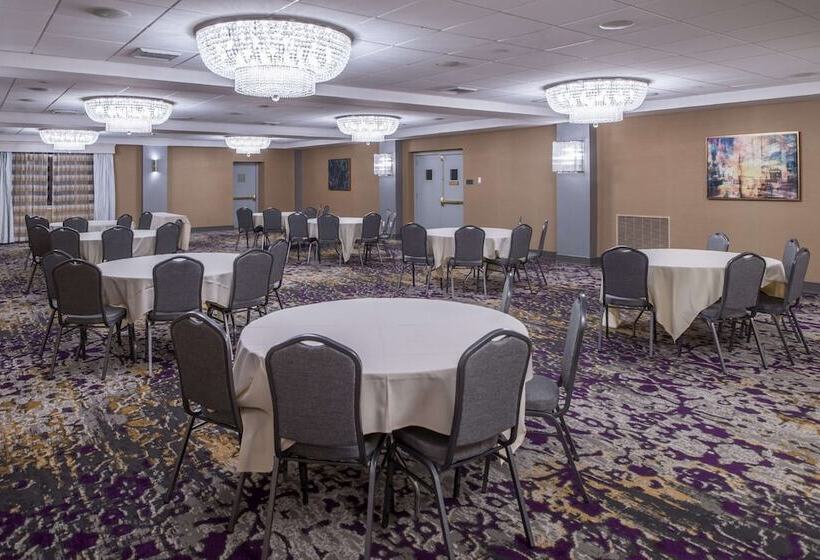فندق Doubletree By Hilton Utica