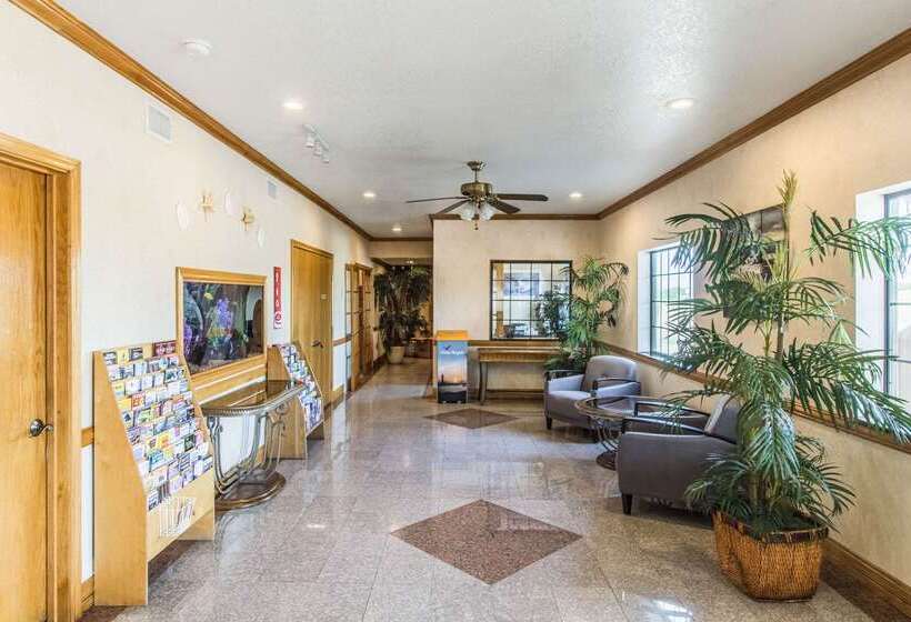 هتل Econo Lodge Inn & Suites Corpus Christi