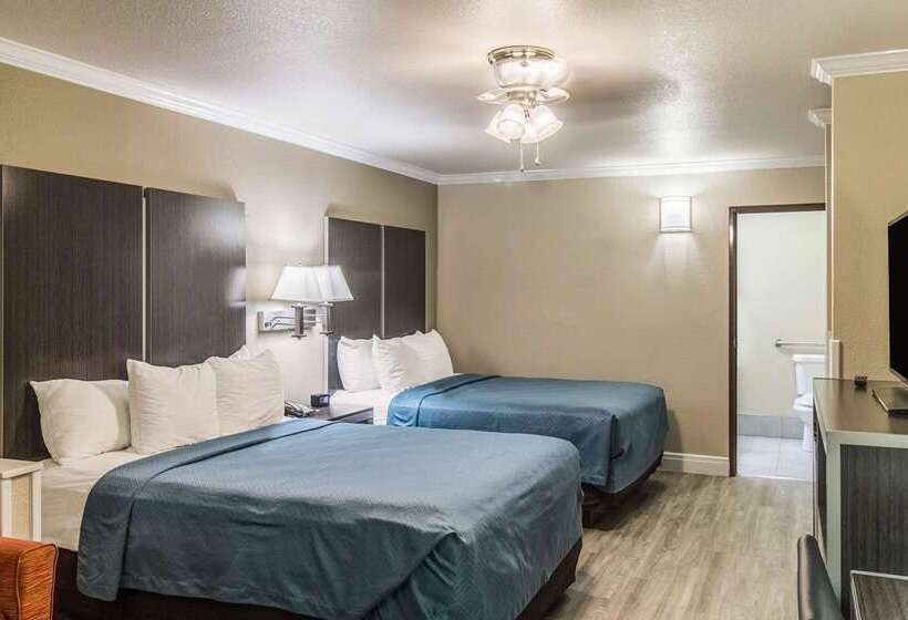 هتل Econo Lodge Inn & Suites Corpus Christi