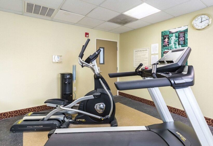 هتل Econo Lodge Inn & Suites East Houston I10