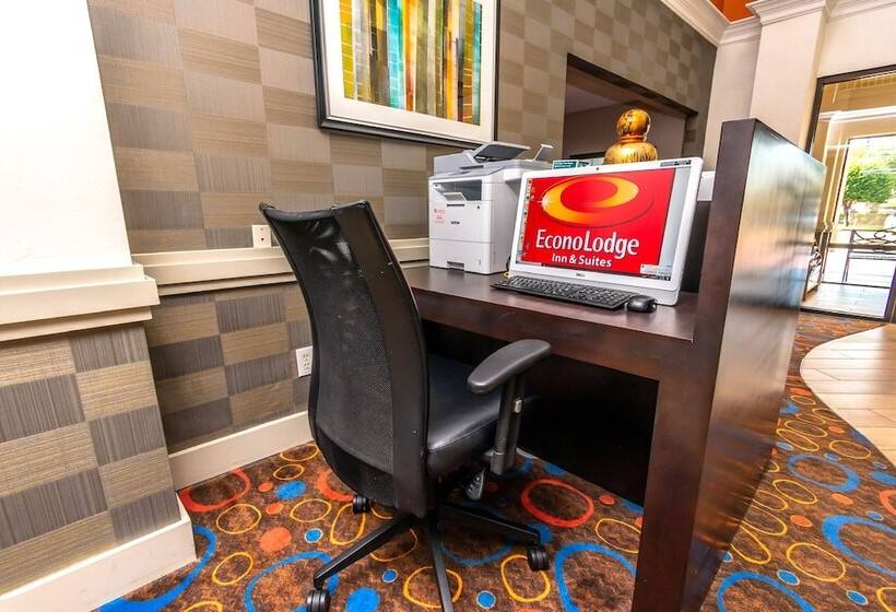 هتل Econo Lodge Inn & Suites East Houston I10