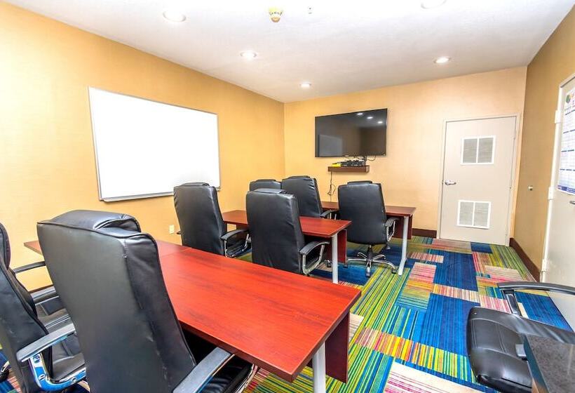 هتل Econo Lodge Inn & Suites East Houston I10