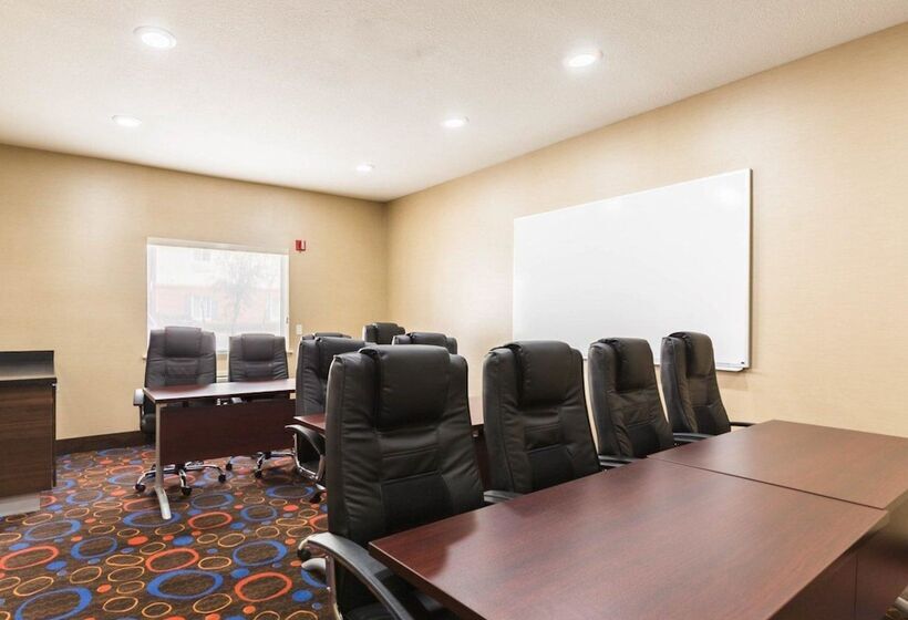 هتل Econo Lodge Inn & Suites East Houston I10