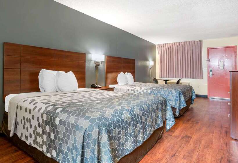 فندق Econo Lodge Inn And Suites