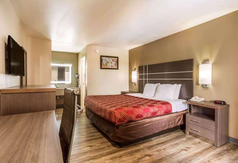 فندق Econo Lodge  Inn & Suites