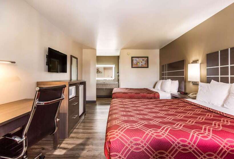 هتل Econo Lodge Inn & Suites