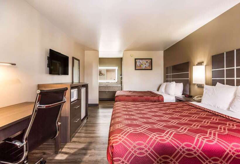 فندق Econo Lodge  Inn & Suites