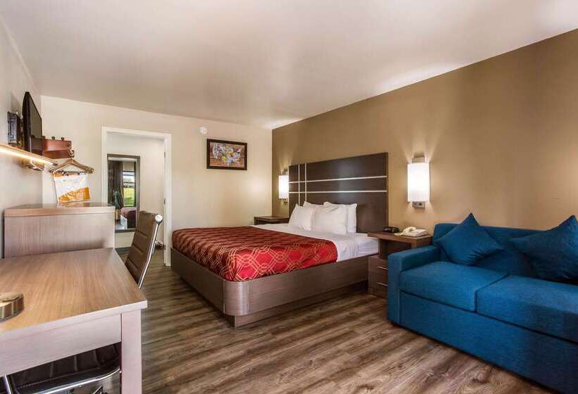 فندق Econo Lodge  Inn & Suites